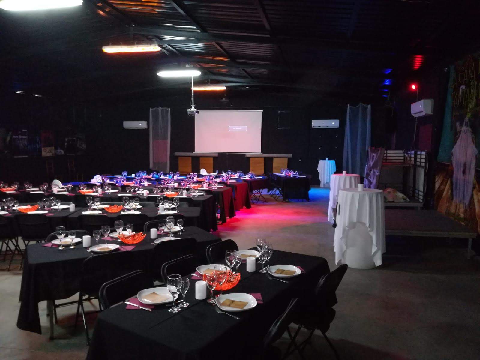 El Quinto Pino en Rancho Salvaje: cena con animación