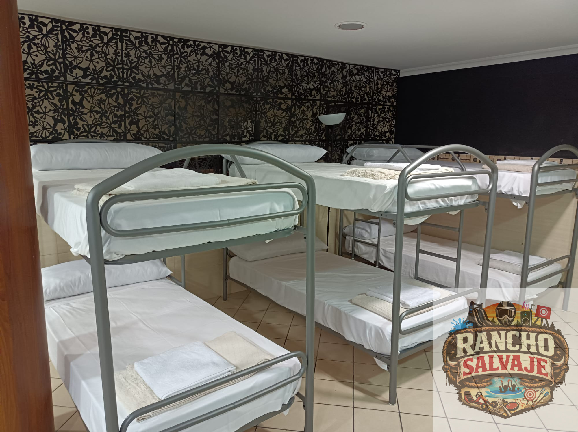 Dormitorio del apartamento de Rancho Salvaje con literas