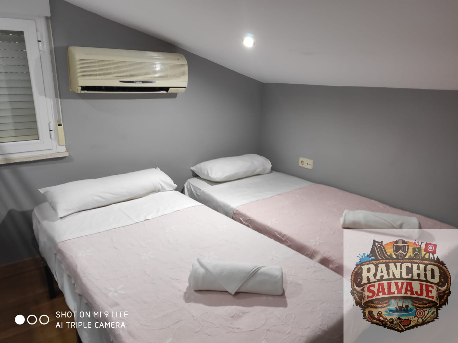 Habitación con dos camas individuales en Rancho Salvaje